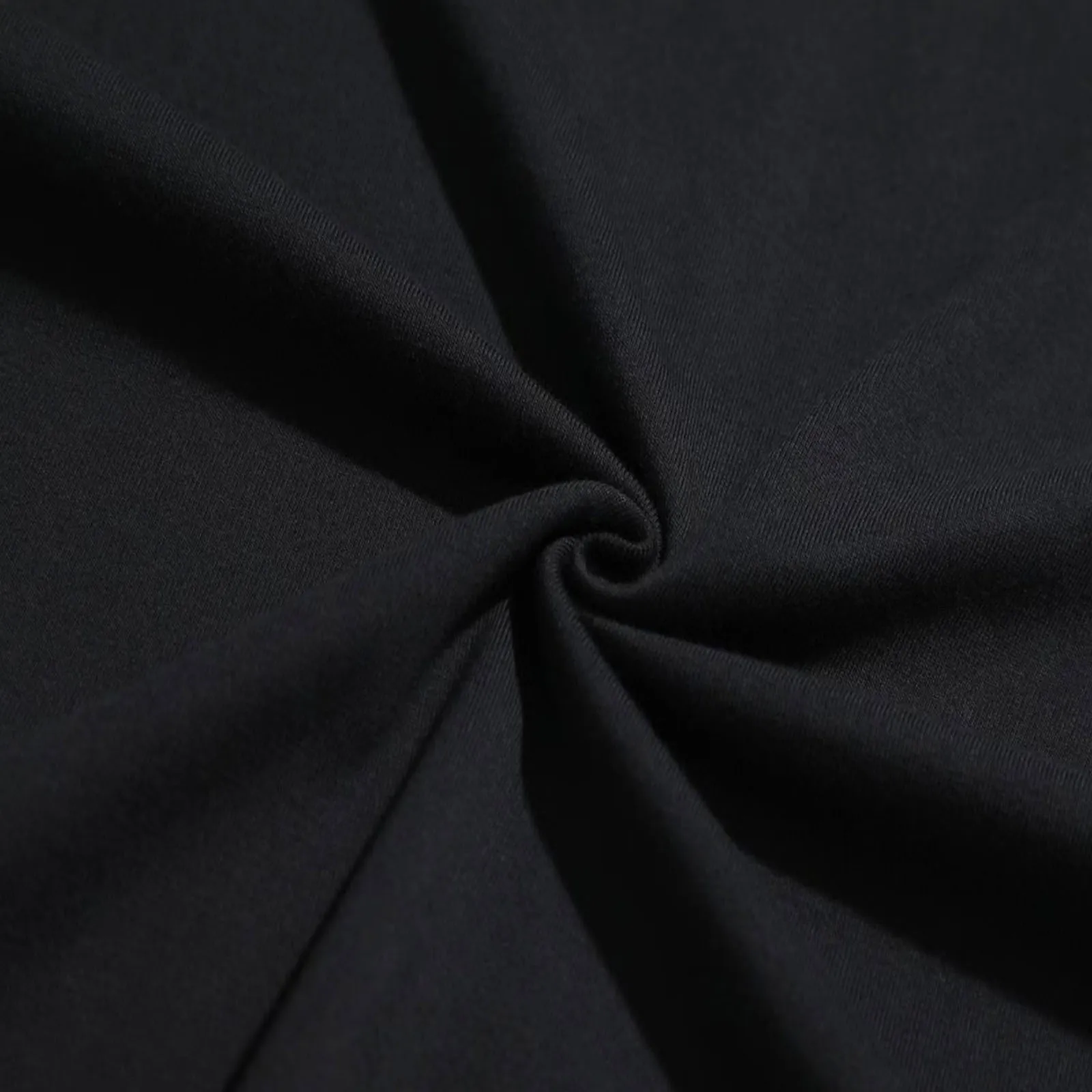 Pleasures x Daft Punk Collabor - مراجعة Streetwear Brand Pleasures وسعره